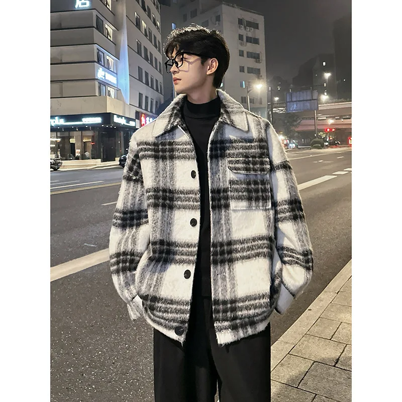 

Мужское зимнее пальто-накидка из шерстяной смеси: городской стиль, премиум-качество, простота, практичность, тепло, темно-синий цвет, мягкость, современность, классика, плотность, элегантность.