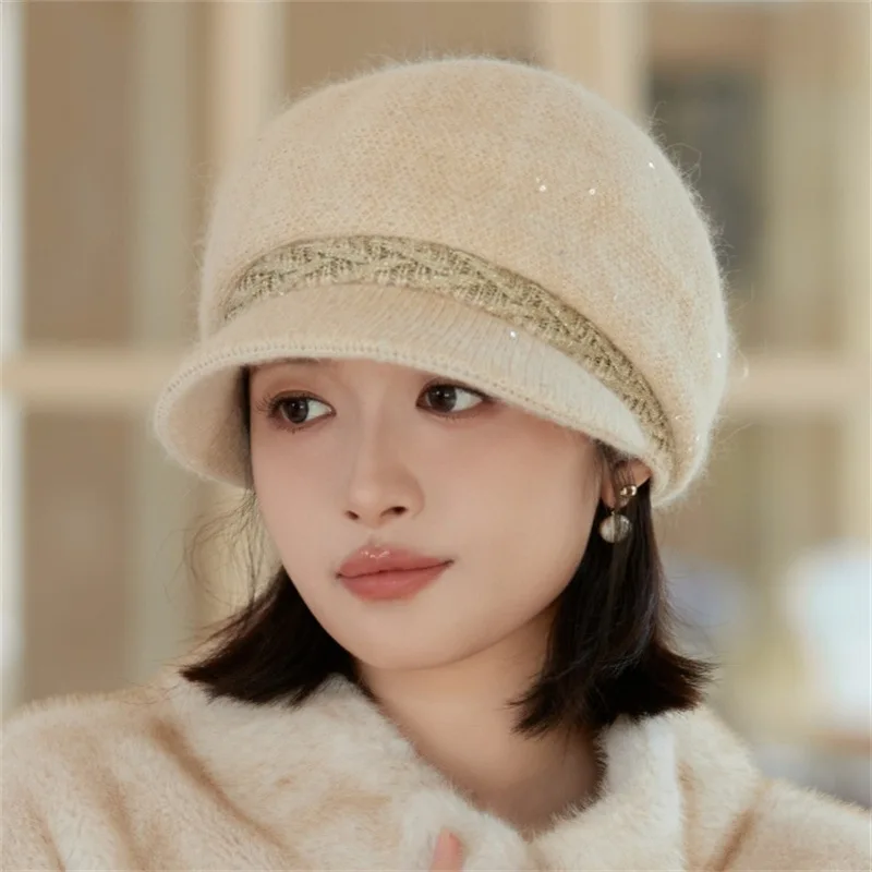 

2024 new women's hat. Fashionable plush octagonal hat. Korean style. Versatile. Duckbill beret. Makes face look small.