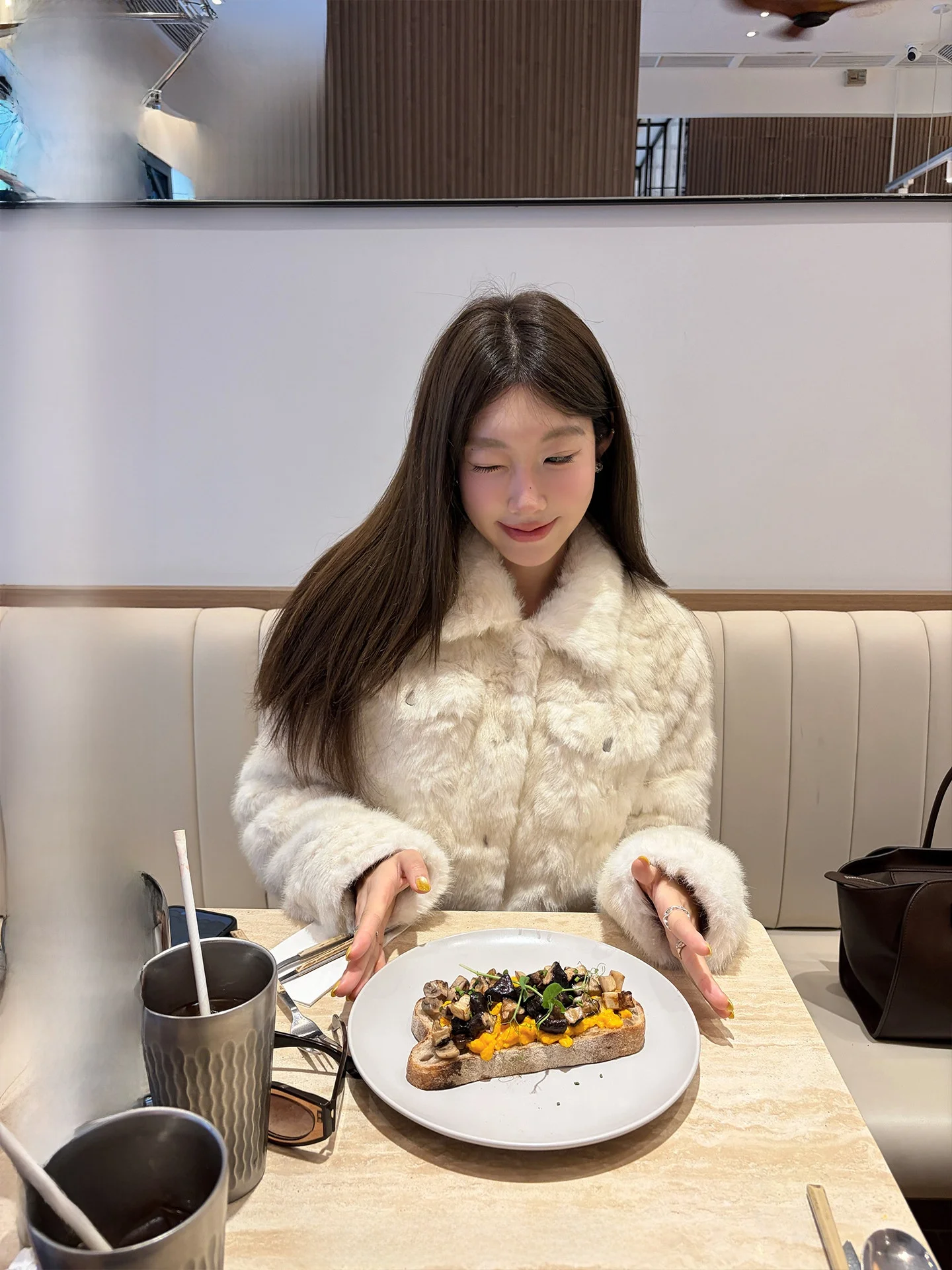 

Женская утепленная куртка Ranwear из искусственного меха с отложным воротником и двойными карманами, экологичная, подходит для носки на улице