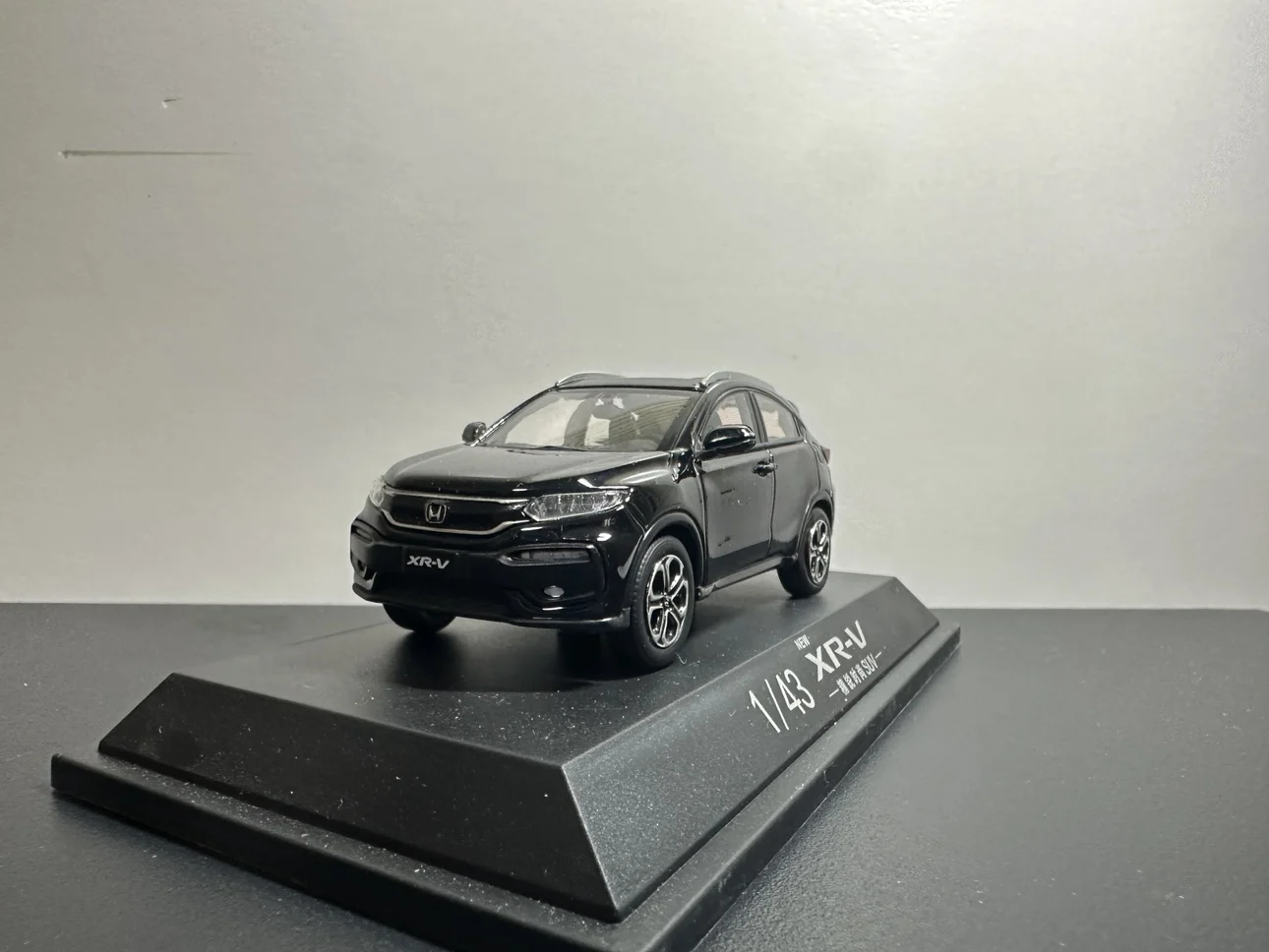 

Dongfeng Honda 2015 XRV Черная модель автомобиля, оригинальная 1:43 Модель автомобиля XR-V
