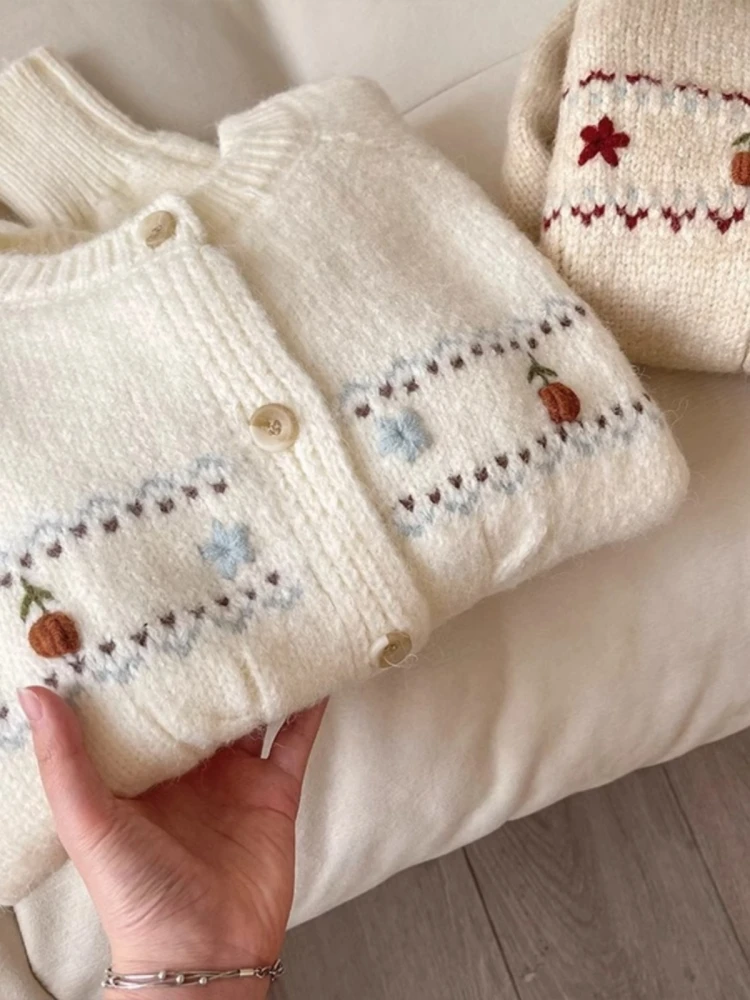 Christmas Red Flower Embroidered Knitted Cardigan 2024 Autumn/Winter Women\'s Round Neck Single Breasted Sweater Warm Jacket Tide