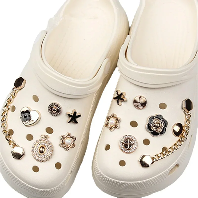 2024 New Cute Luxury Shoes Accesories Rhinestone Bling Shoe Charms Metal Chain Shoe Decorations Diy Buckle Shoes Flower