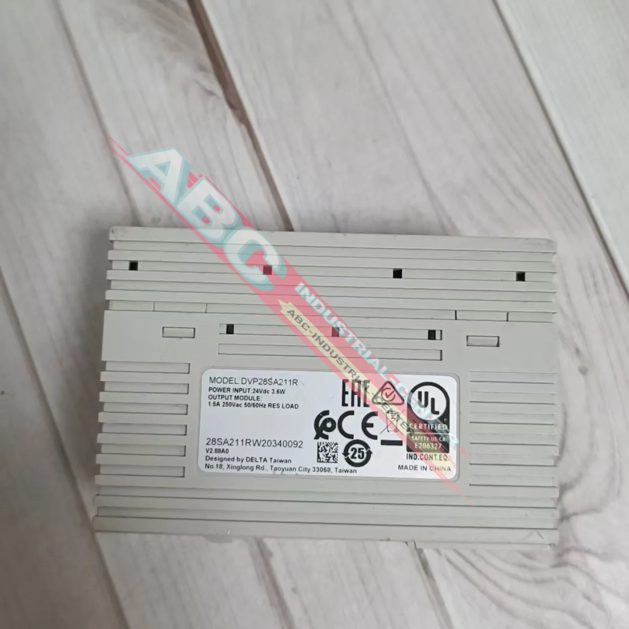 New in box   PLC Module DVP28SV11R2 DVP28SV11T2