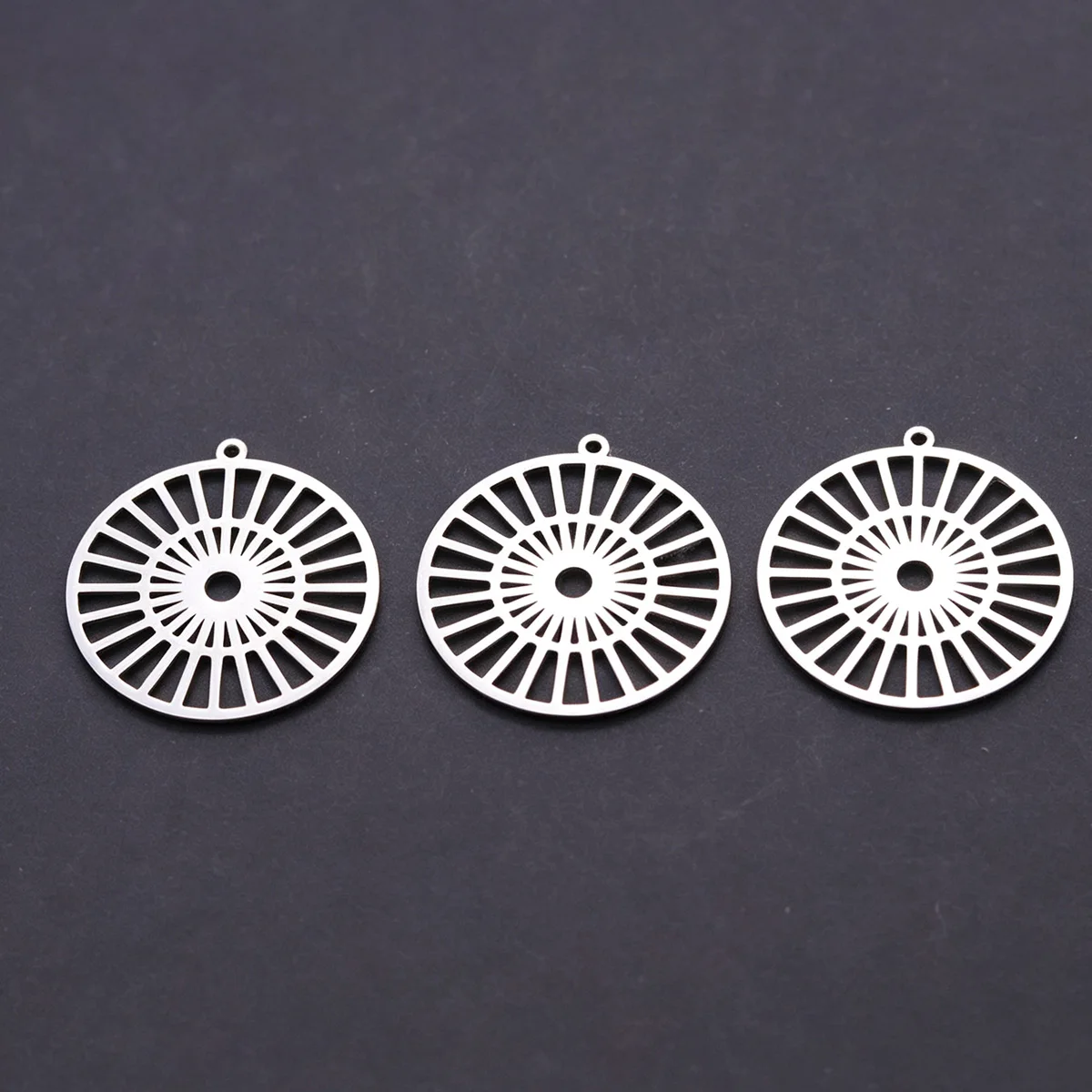 3Pcs Fashion Round Sunburst Circle Stainless Steel Pendant Charms for Jewelry Making DIY Necklace Earring Craft Accessories