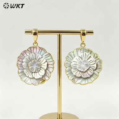 WT-JP442 New Arrival Vivid&Beautiful Flower Shape Natural Shell Pendant For Women Wholesale Accessory Finding