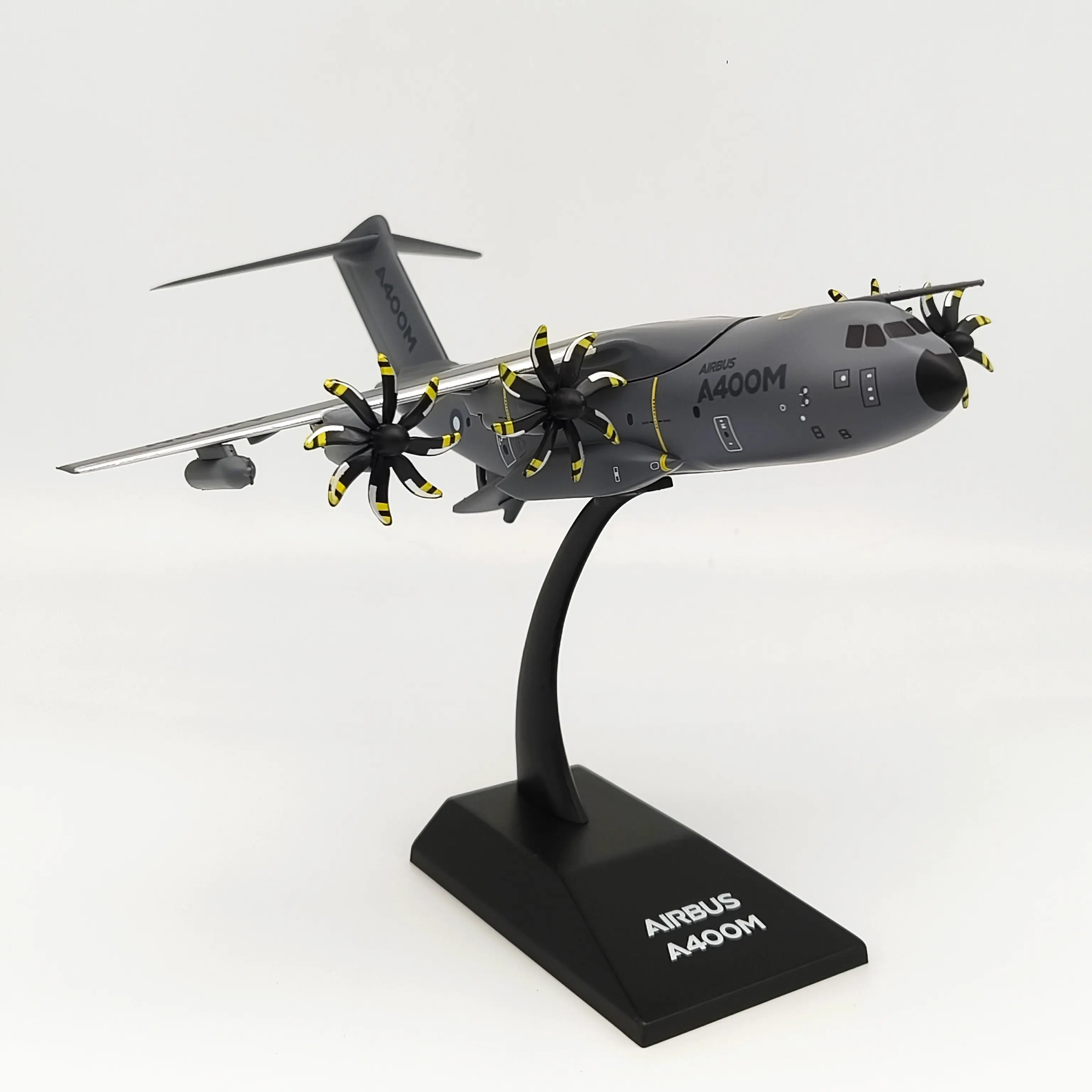Model Airplane Plastic - โมเดลเครื่องบินพลาสติกขนาด 1:200 เครื่องบินขนส่ง A400M แบบหล่อขึ้นรูป พร้อมฐานและช่องเปิดสำหรับโชว์เป็นของที่ระลึกทางการบิน