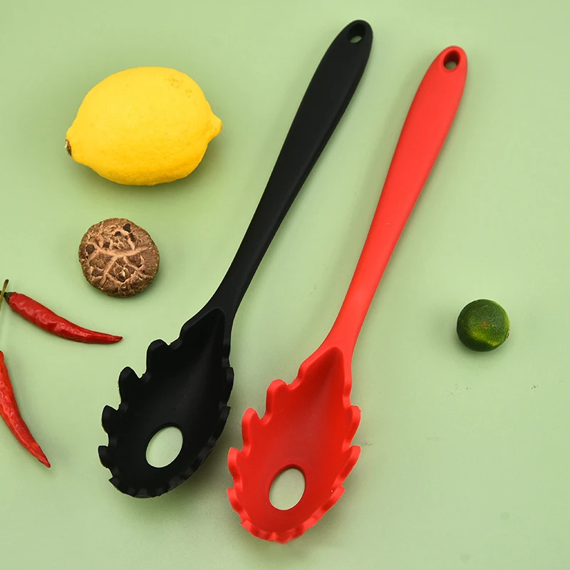 

28cm Long Handle Spaghetti Spoon Silicone Noodle Serving Strainer Scoop Colander Slot Spoon Pasta Noodle Colander Kitchen Gadget