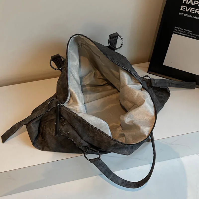 المرأة ريترو سعة كبيرة حقيبة يد بولي Leather الجلود المسامير تصميم حقيبة كتف حقيبة سفر عادية تحت الإبط حقيبة يد 2025 نمط فاسق جديد #4