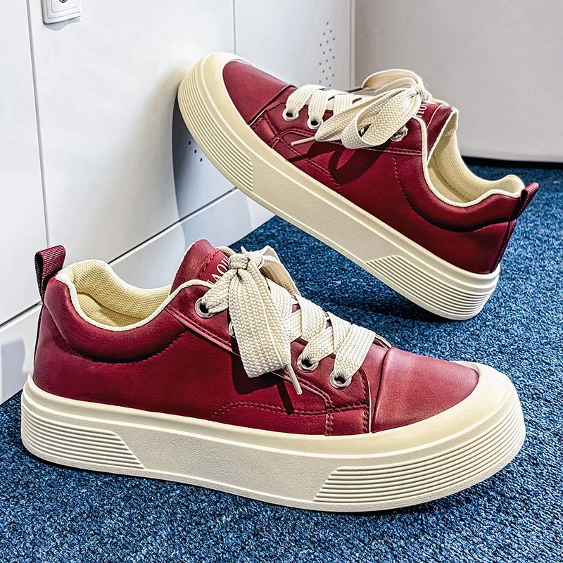 

Мужские туфли для доски 2025 Новые осенние кожаные кроссовки на толстой подошве со шнуровкой, нескользящие кроссовки для отдыха, модные мужские туфли Falt Tennnis