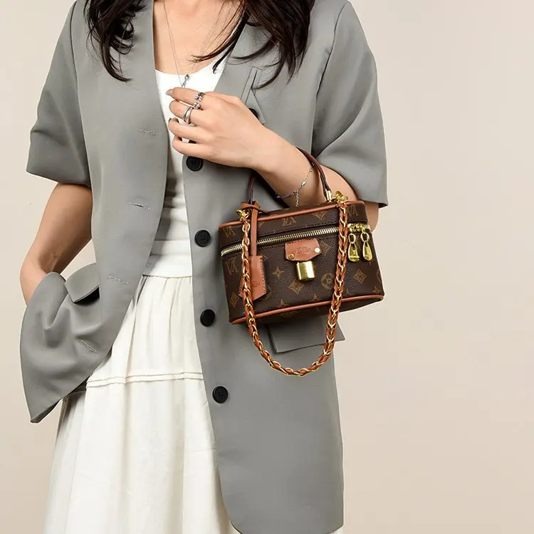 

Retro Luxury Diaper Bag for Women Crossbody Handbag High-End Designer Minimalist Elegant Large Capacity Leather Tote Bag