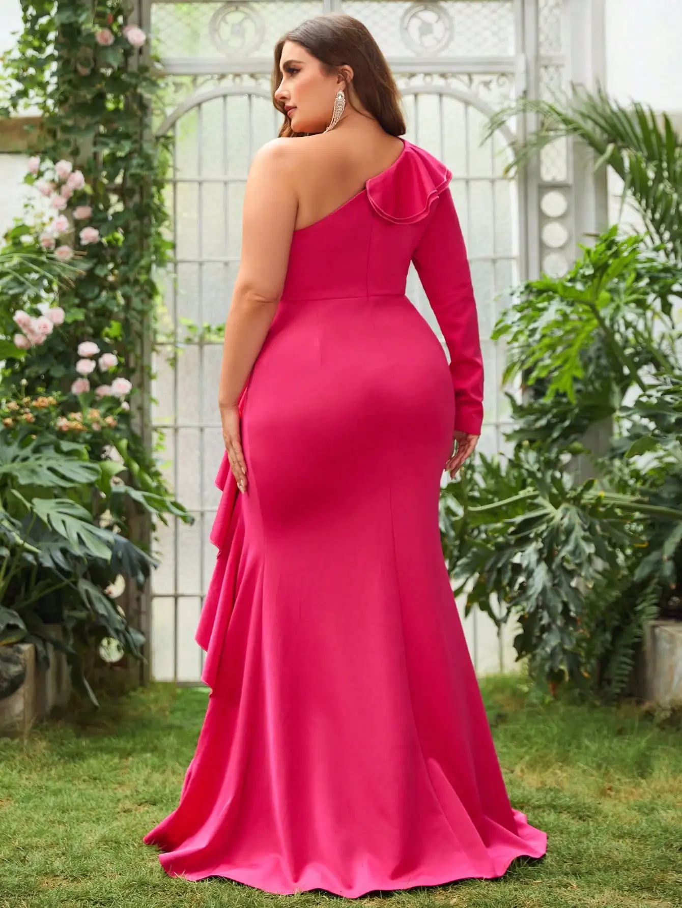 كتف واحد كشكش تريم حورية البحر تنحنح اللباس الرسمي ، زائد