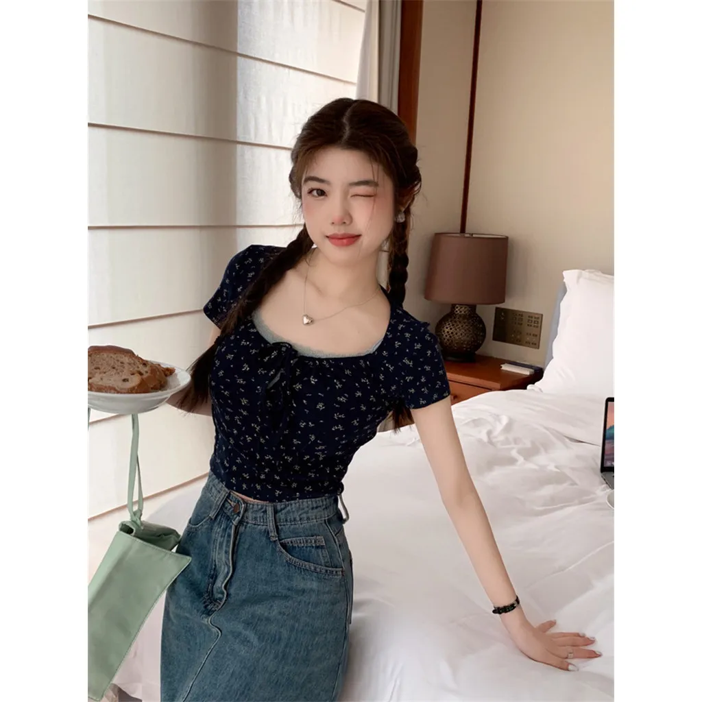 Koreanisches, sanftes, süßes T-Shirt mit quadratischem Ausschnitt und kurzen Ärmeln für Damen, Sommer, Blumenmuster, elastisches kurzes Oberteil. – Detail 6