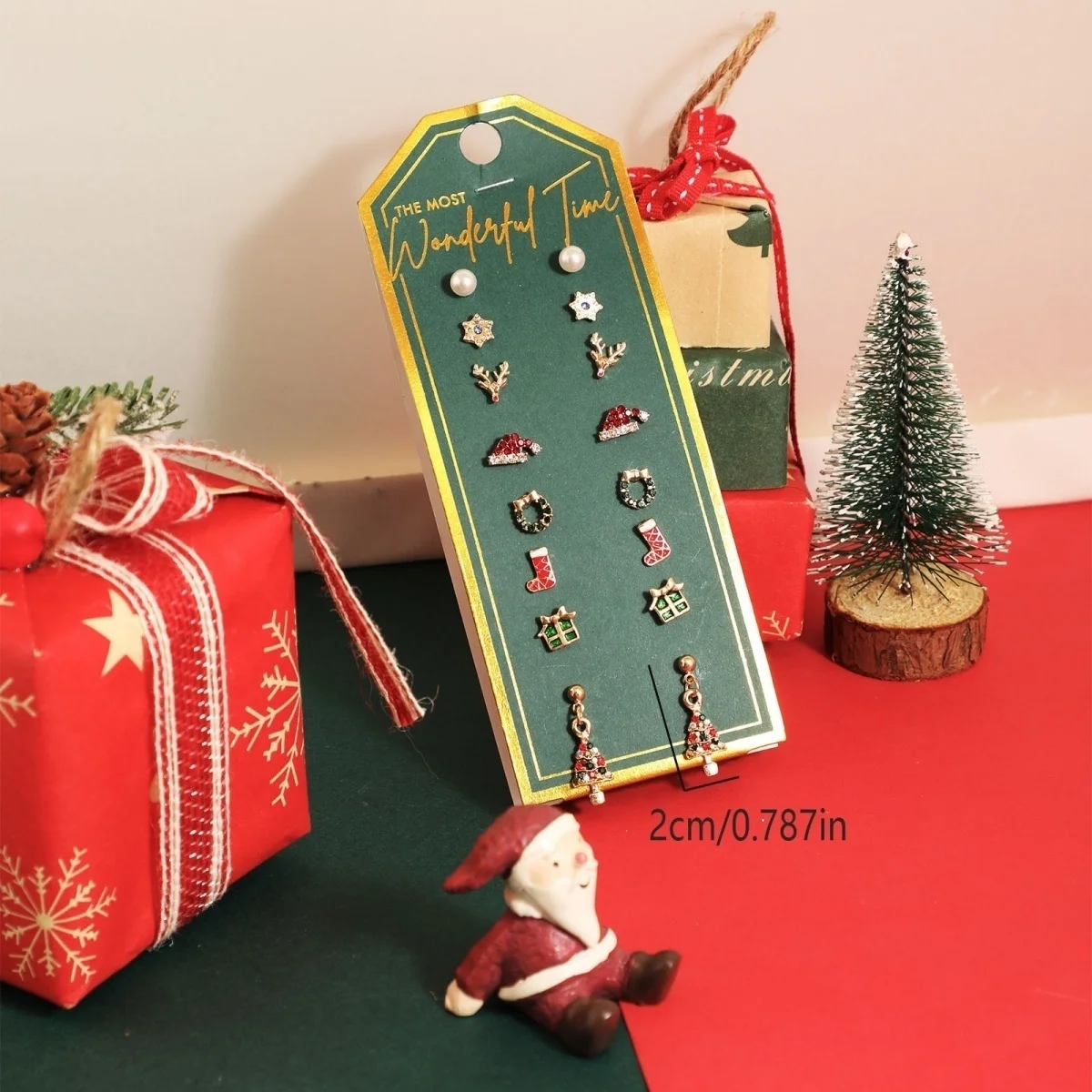 8 Paar/Set Strass-Weihnachtsbaum-Mütze Schneeflocke Elch Kranz Socken Geschenkbox Kleine Ohrstecker für Damen Weihnachten Neujahr Schmuck – Detail 23