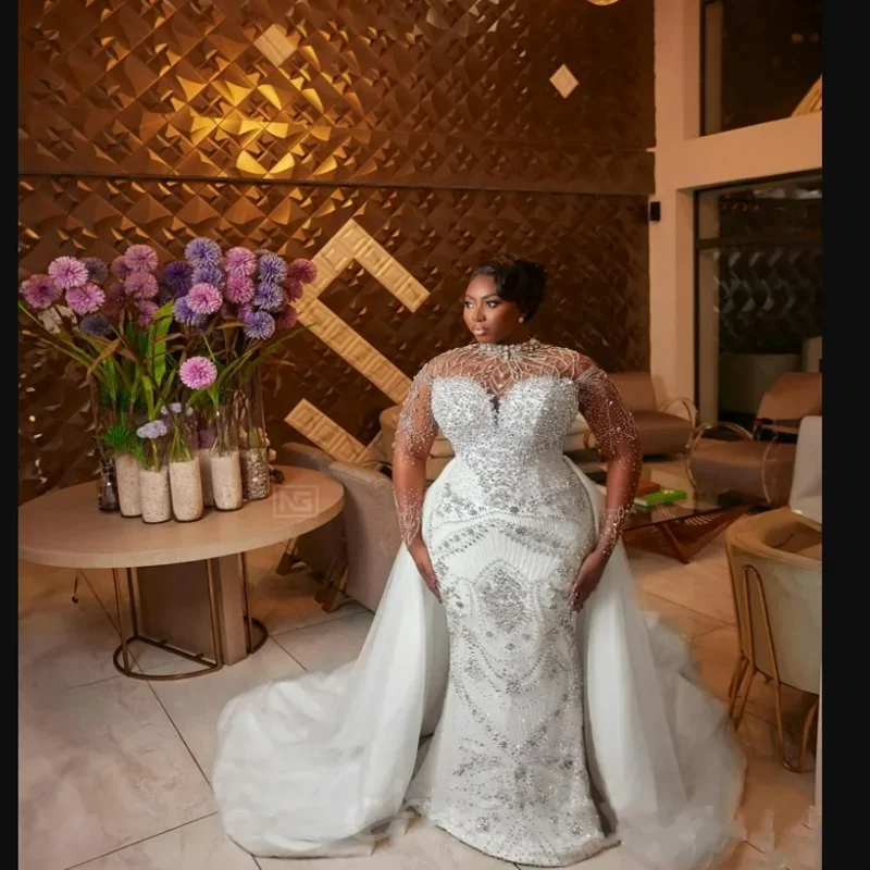 맞춤형 하이넥 반짝이는 크리스탈 비즈 웨딩드레스 신부용 롱 슬리브 브라이덜 가운 탈부착 가능한 스커트 포함