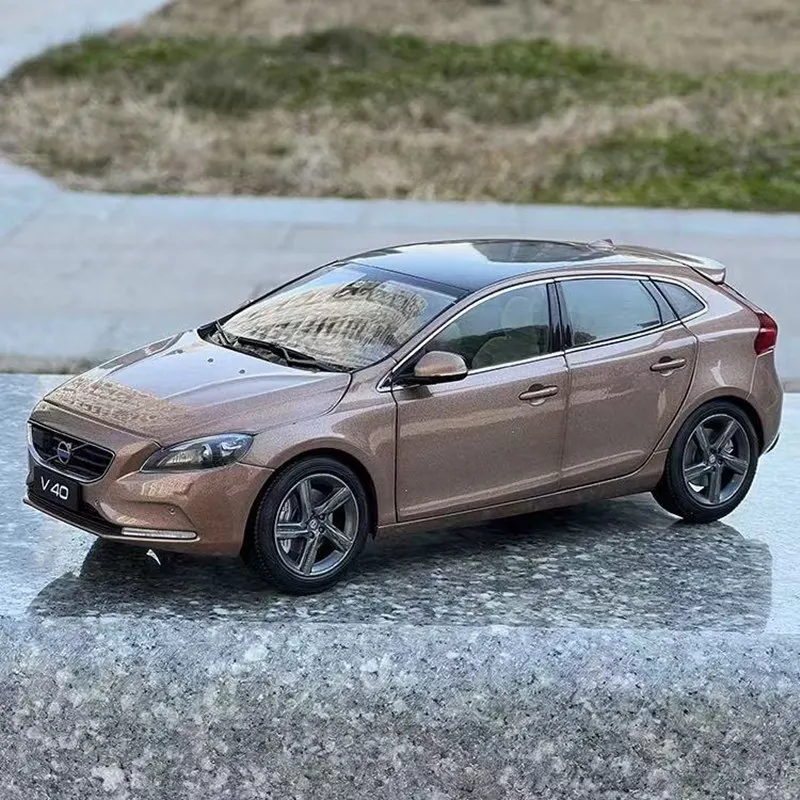 

1:18 2015 Volvos V40 SUV Alloy Station Wagon Car Model Diecast Metal Toy Vehicles Car Model Simulation Childrens Gift Decoration
