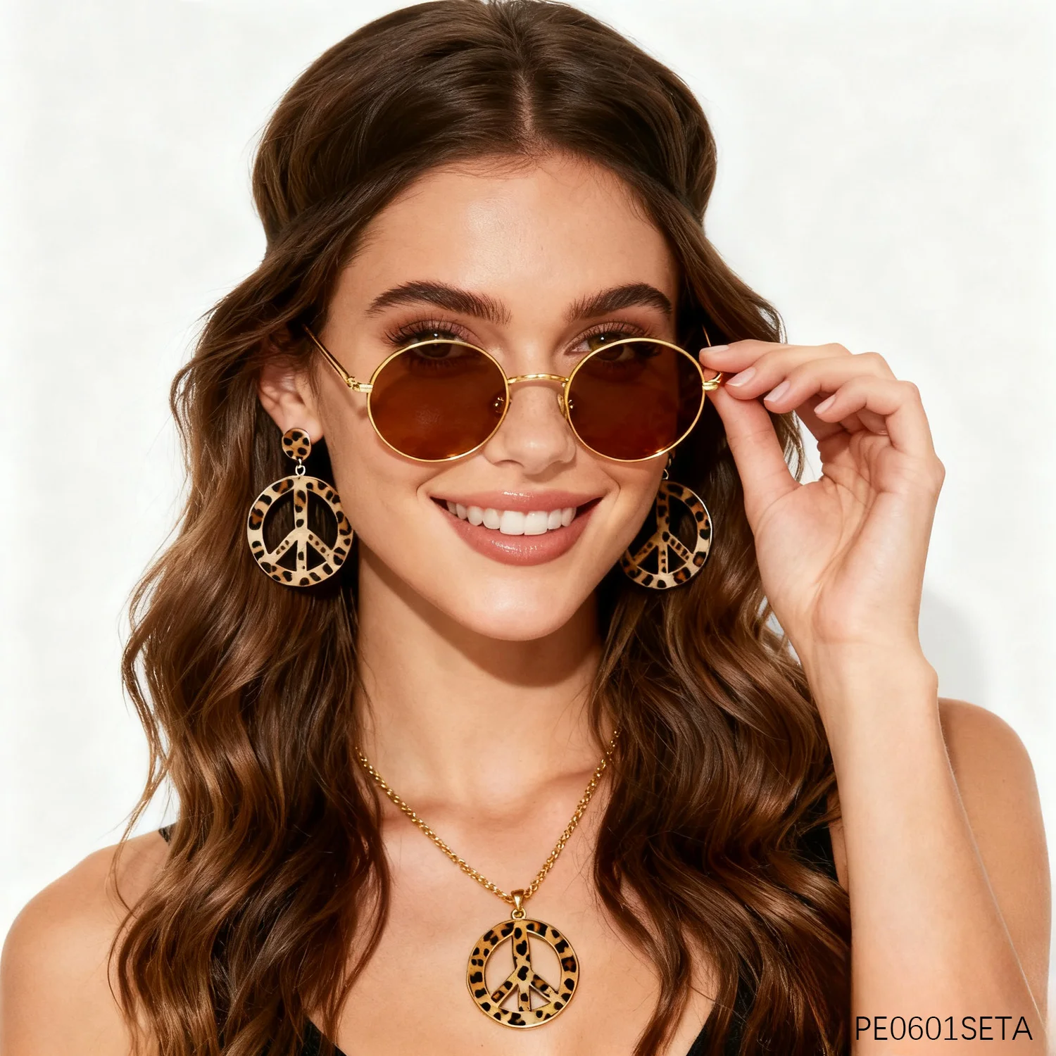 

Костюм персонажа PESENAR 1960-х годов включает головные уборы, очки, ожерелья и другие комплекты костюмов для персонажей.