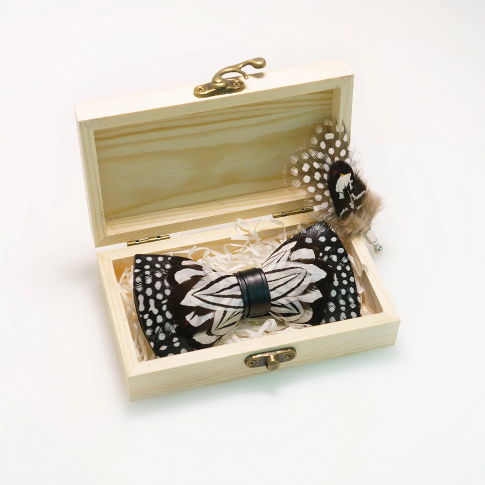 Pajarita de boda para hombre, pajarita de plumas hecha a mano, broche de pajarita preatado en blanco y negro, conjunto con caja de madera para