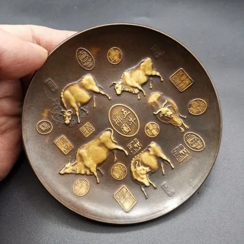 Play bronzeware collection pure copper gold five blessing cattle plate plate saucer pulp old road desk