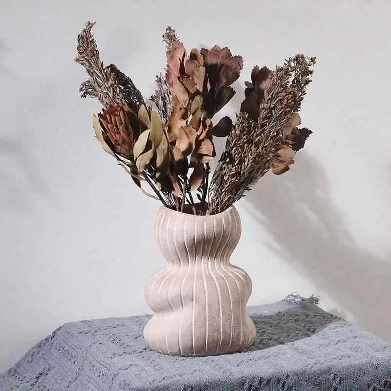 vase-a-fleurs-en-ceramique-moderne-et-minimaliste-pour-fleurs-sechees-arrangement-floral-decorations-pour-la-maison-style-folklorique-decoration-d'exemple-pour-chambre-d'hotel