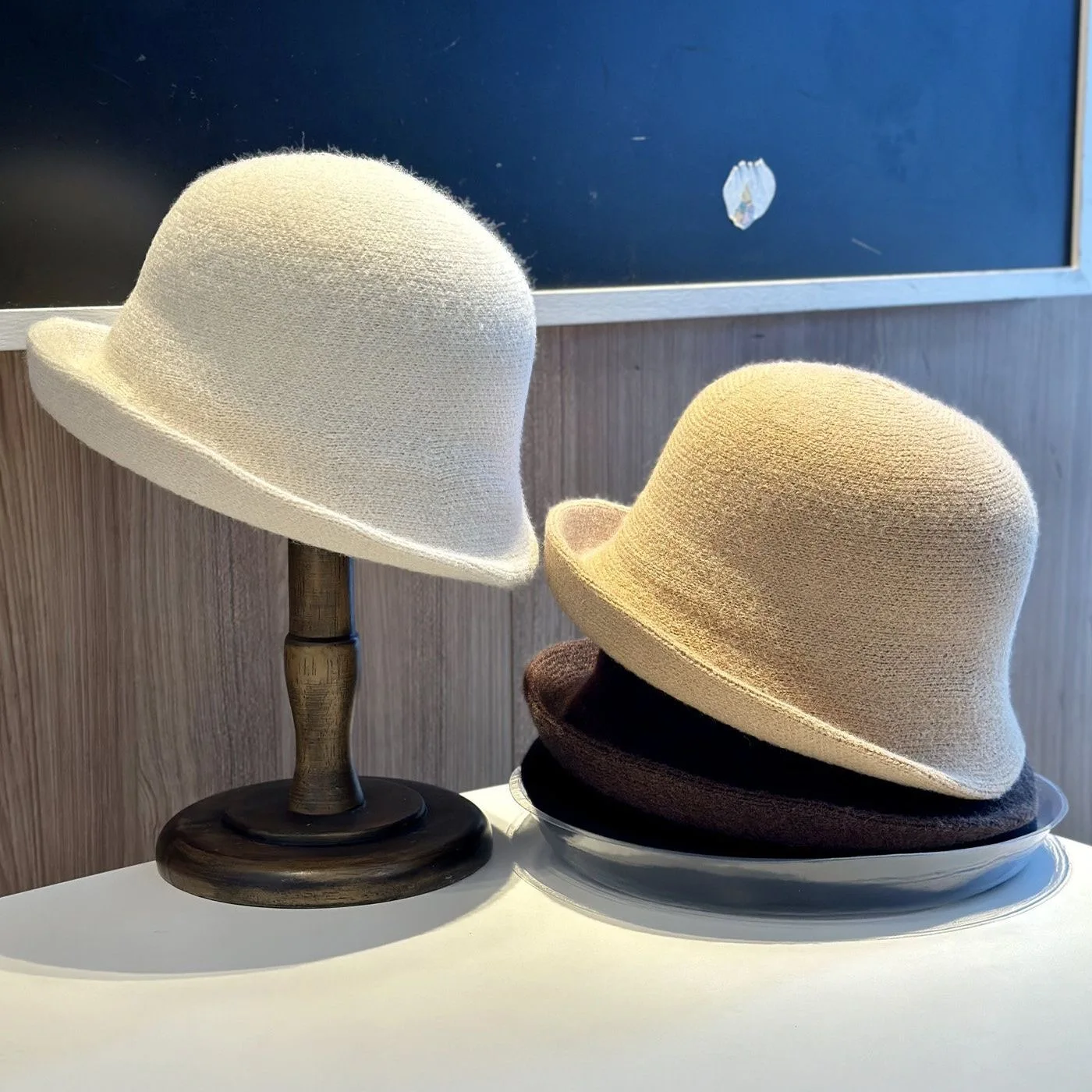 Vintage Asymmetric Cuffed Bell-Shaped Fisherman Hat for Women, Autumn/Winter Soft Knitted Warm Bucket Hat, British Style Artistic Round Brim Hat That Makes Face Look Smaller, Versatile for Daily Wear, Shopping, and Outings, Available in Multiple Colors