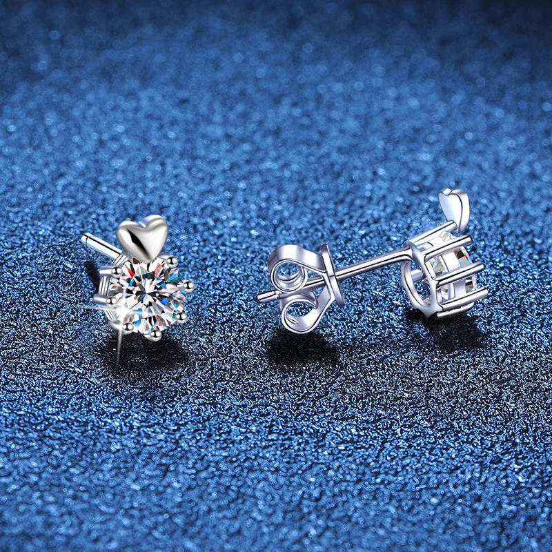 

LioraGem Women's Luxury Heart-Shaped Six-Prong Moissanite Stud Earrings, D-Color 0.5-Carat Moissanite Studs Platinum PT950 Stamp