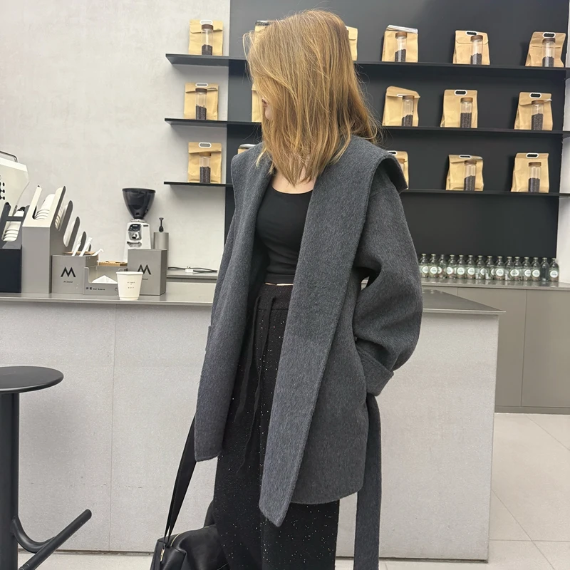 معطف نسائي من الكشمير كاجوال بلون سادة متوسط الطول معطف بياقة مقنعين النسخة الكورية معطف صوفي فضفاض بحزام من الصوف #1