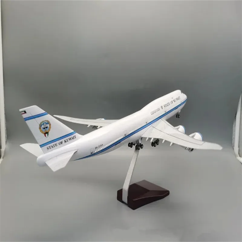 1:150 Scale Model Airplane B747 Kuwaiti aircraft model 747 Planes Model Kits Display Diecast Airplane Model for Adults with LED