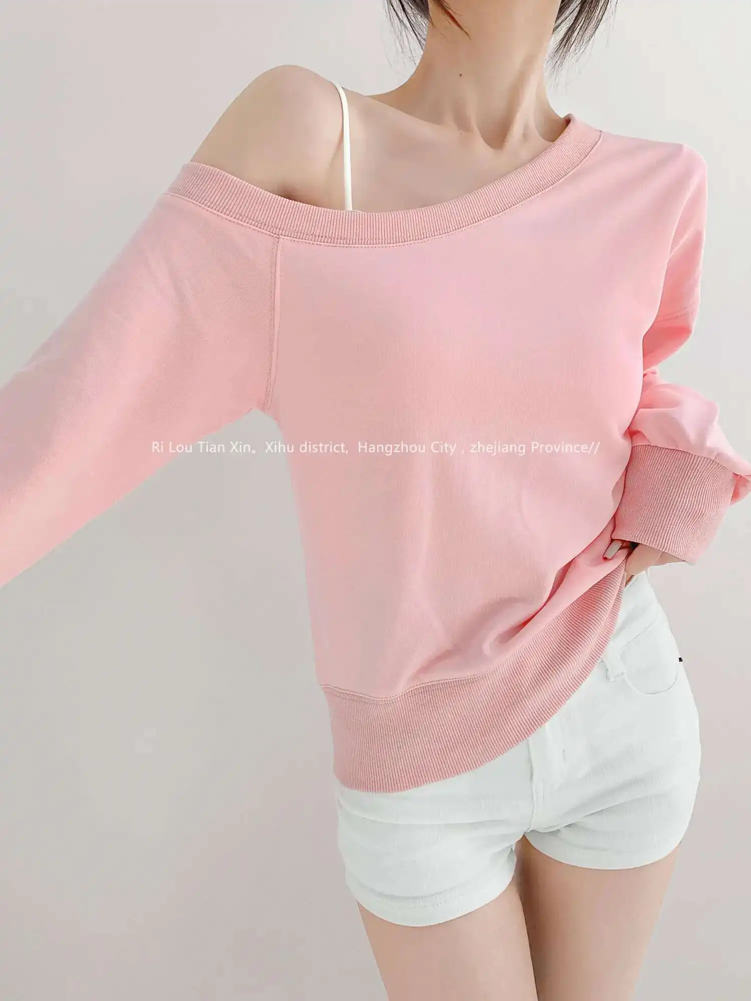 

Autumn New 2024 Irregular Slanted Shoulder Long Sleeve Pullover Women Loose Versatile Design Off Shoulder Solid Color Top PN7A