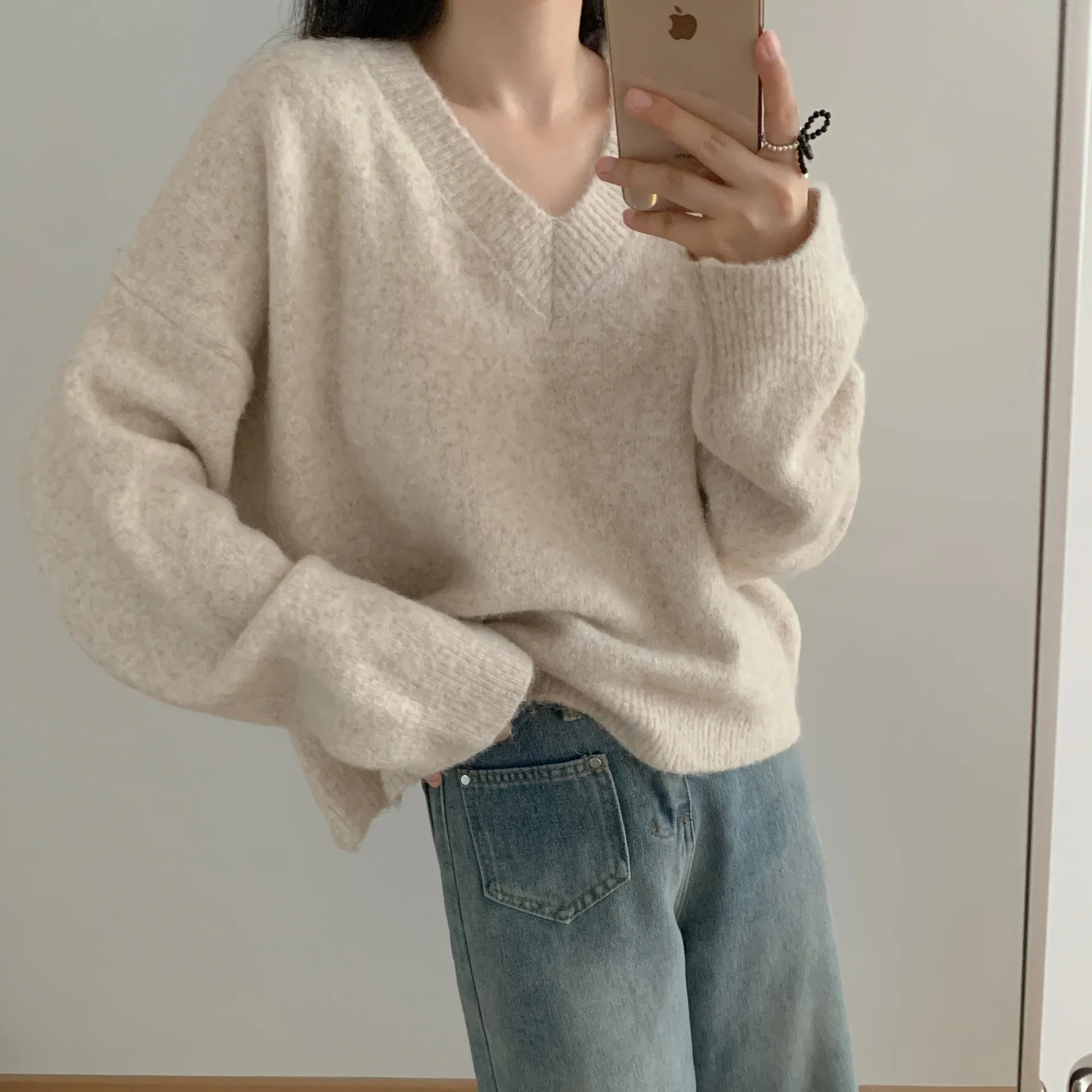 

2024 Soft Waxy Sweet V-neck Pullover Sweater Women's New Autumn and Winter Loose and Lazy Style Short Knit Sweater Base Top