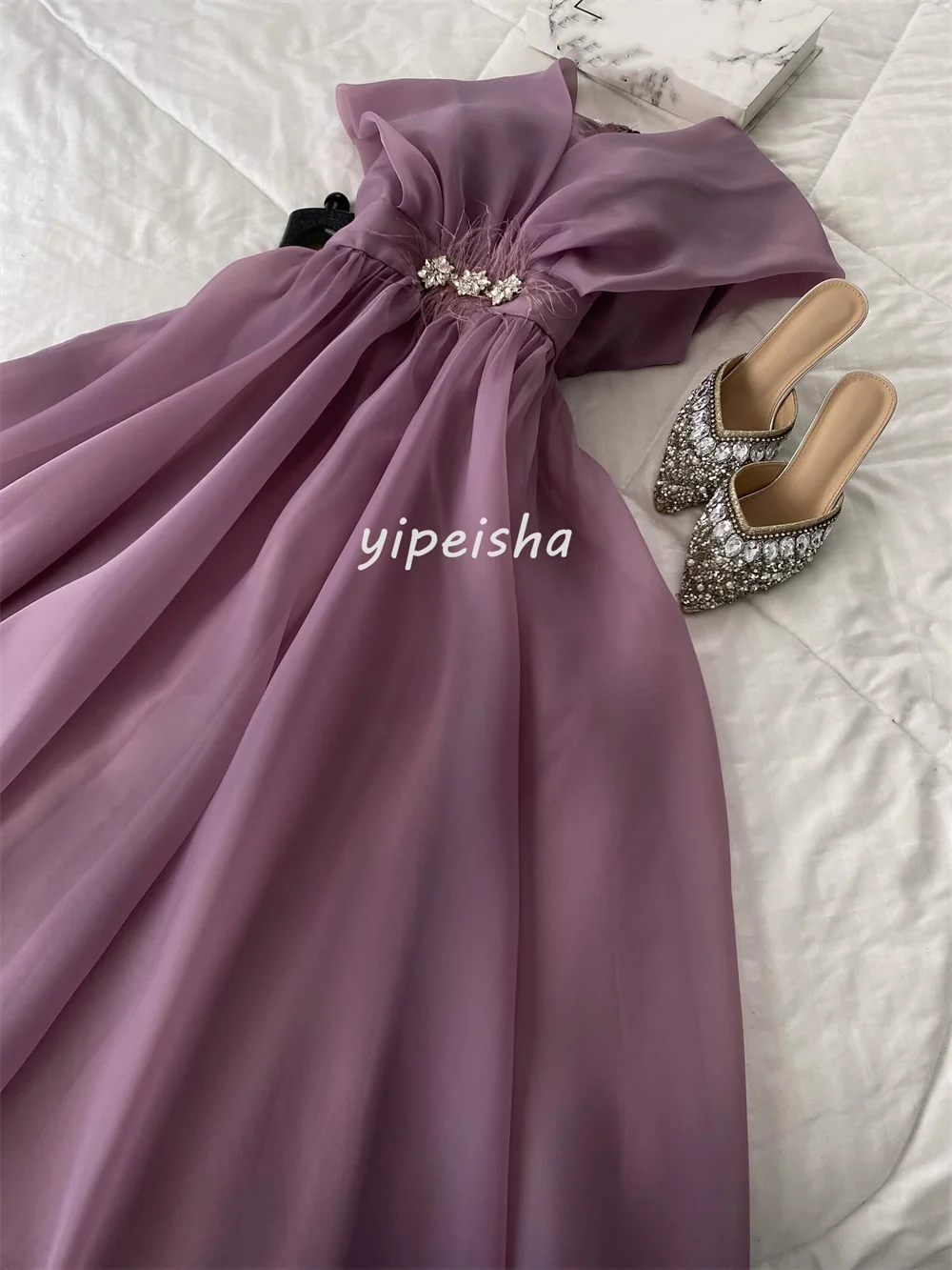 カスタマイズされたエレガントなクラシックオーガンザラインストーンフェザーAラインVネックティーレングスドレスオーダーメイドオケージョンドレスマッチングフォーマル