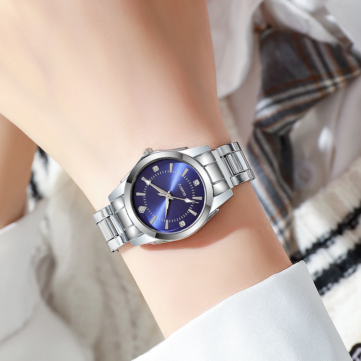 1Pcs Women's Gift Watch Simple Fashion Scale Dial Classic Trend Temperament Casual Quartz Watch ( Box Not Included )