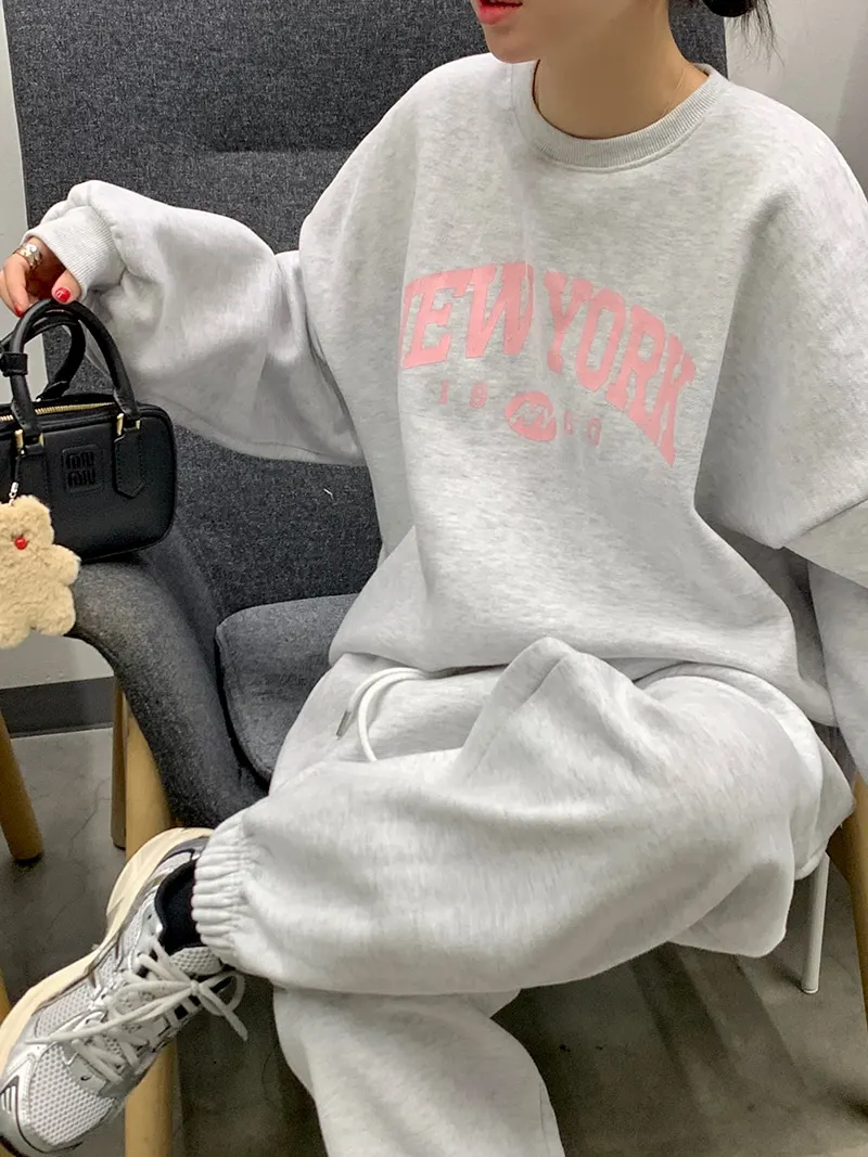 

Women's Fleece Lined Hoodie Loose Casual round Neck Long Pants Set Comfortable Ageless Trendy Cotton Sportswear for Winter