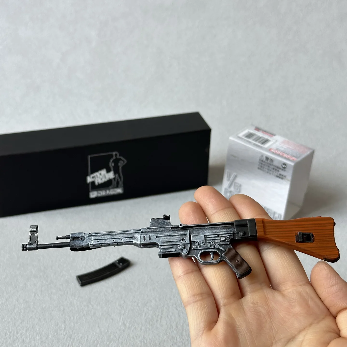 Dragon 1/6 scale MP44 Assault Rifle 77002 for 12inch Action Figures Military Army Soldier Collection Display Hot Sale Toys