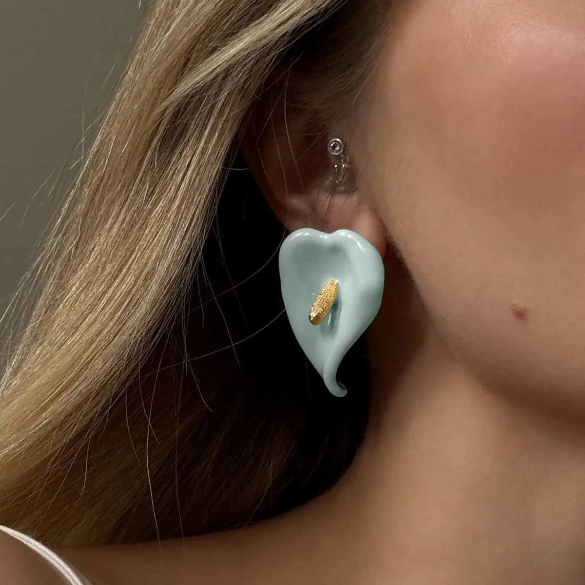 1pair Unique Retro Colourful Enamel Oil Drip Calla Flower Earrings for Women Fashion Textured Floral Index Wedding Banquet Gift