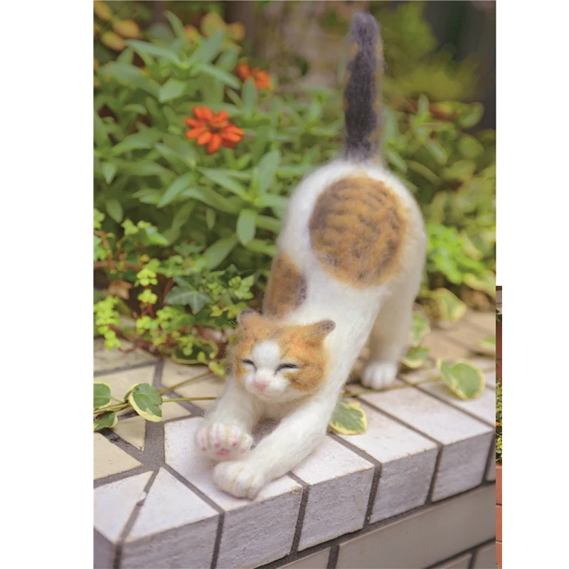 The Cute Cat World in Wool Felt. Handmade Book Children Handmade Toys Wool Felt Hand-making Introductory Textbook, Tutorial Book