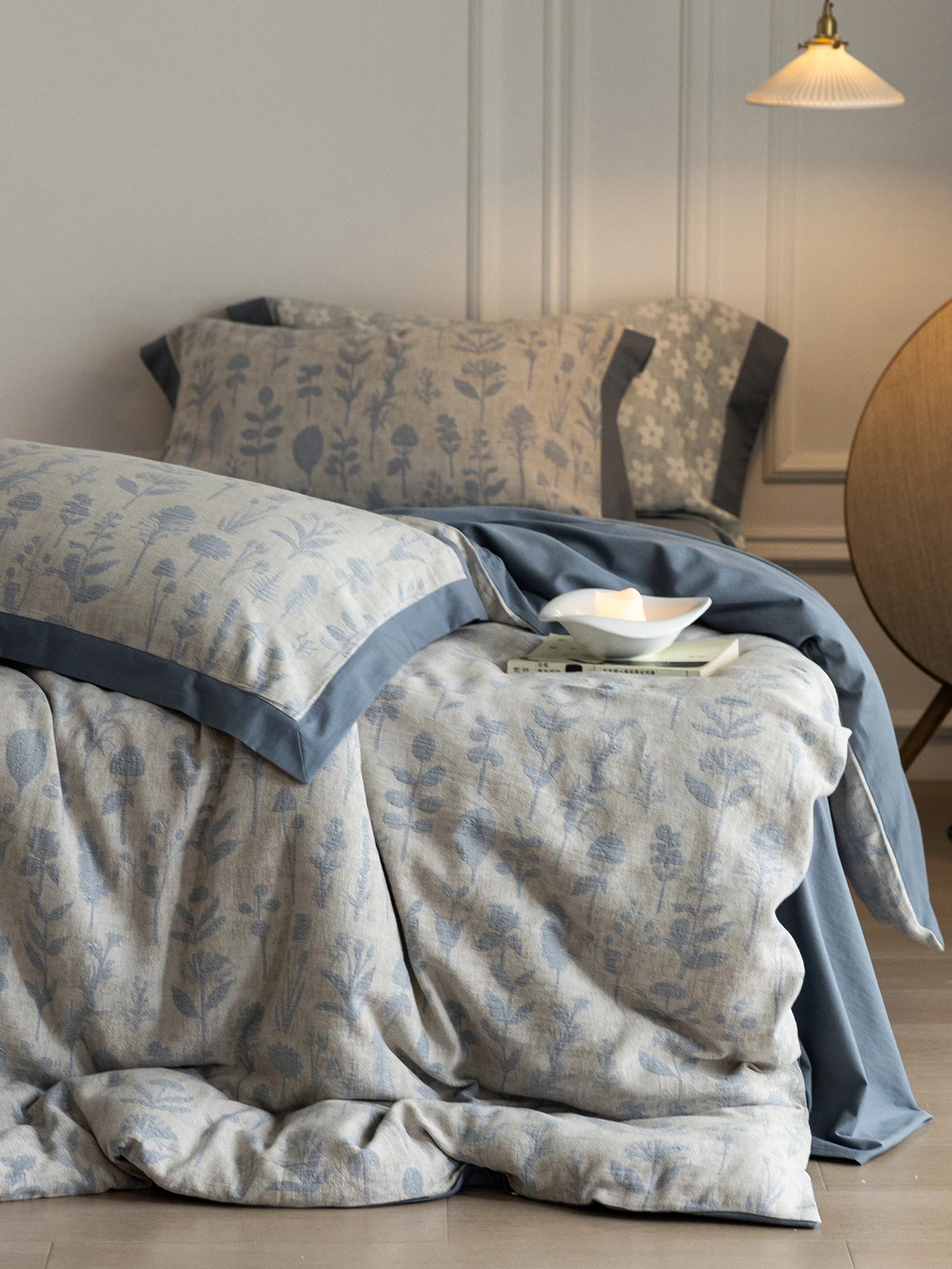Nuevo Juego de Ropa de Cama de Algodón Puro con Bordado Floral, Juego de Cuatro Piezas con Funda de Edredón y Fundas de Almohada
