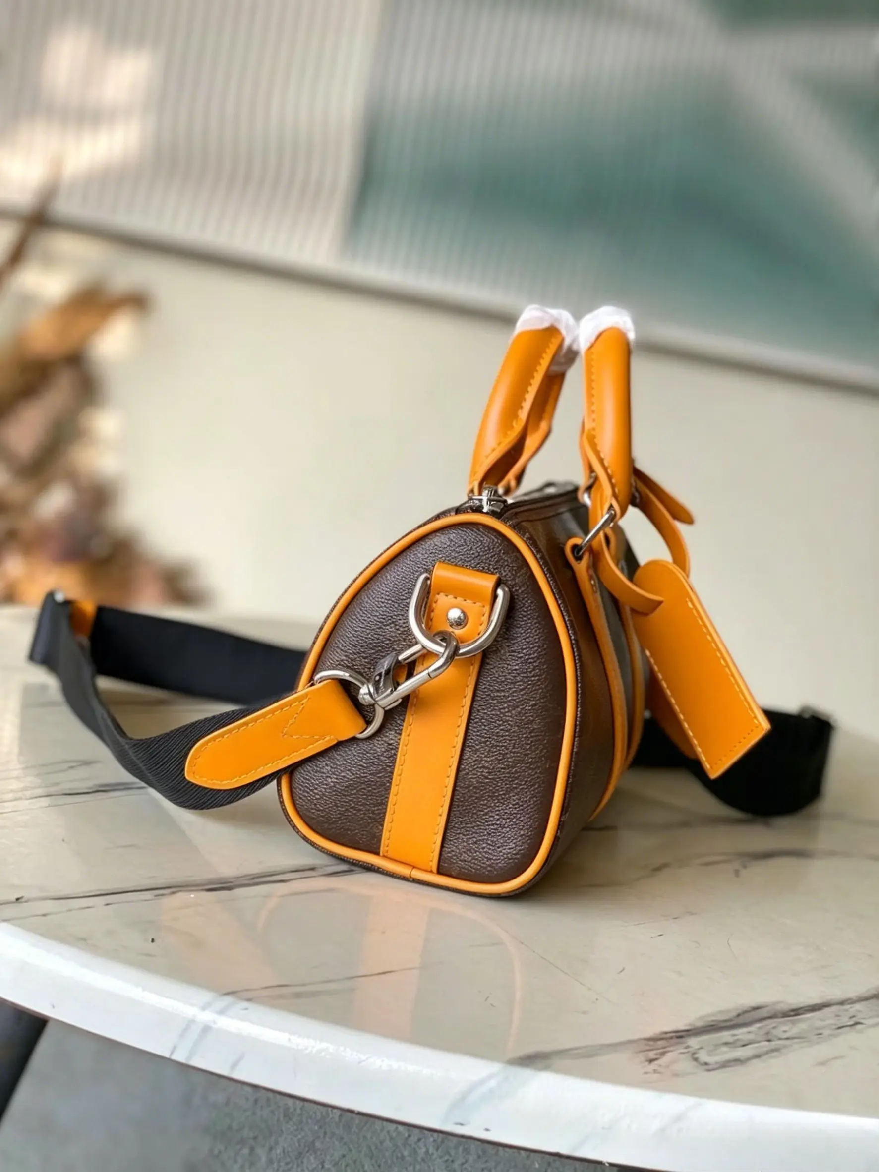 Elegant Versatile Metal Hardware Decor Leather Carry Bag Handheld Bag Women Shoulder Handbag Crossbody Sling Bag All-Match Universal Fashion Accessory For Street Dates Daily Outfit Collocation