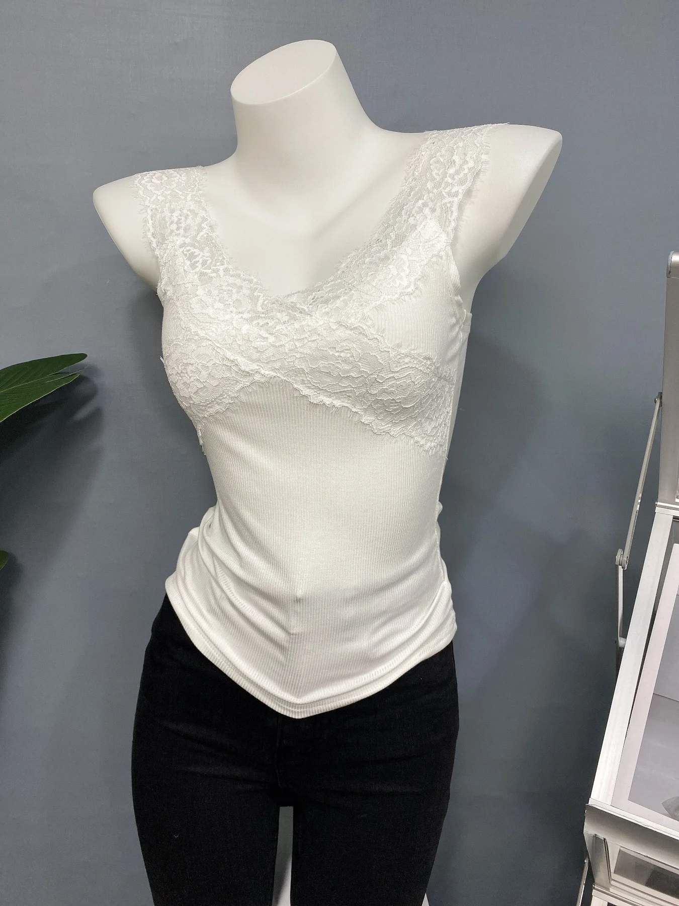 Women's Lace Trim Wide Shoulder Tank Top Base Shirt Short Style Commute Fashion Pure Color Daily Match Easy Wear Chest Enhance