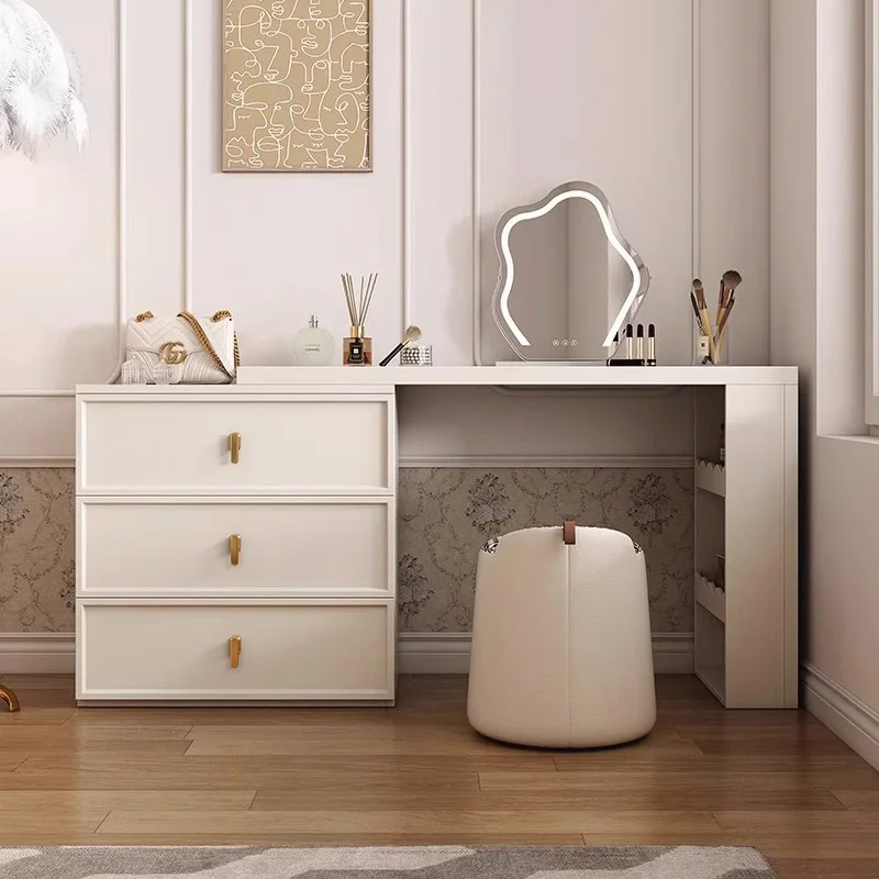 Retractable Dresser…