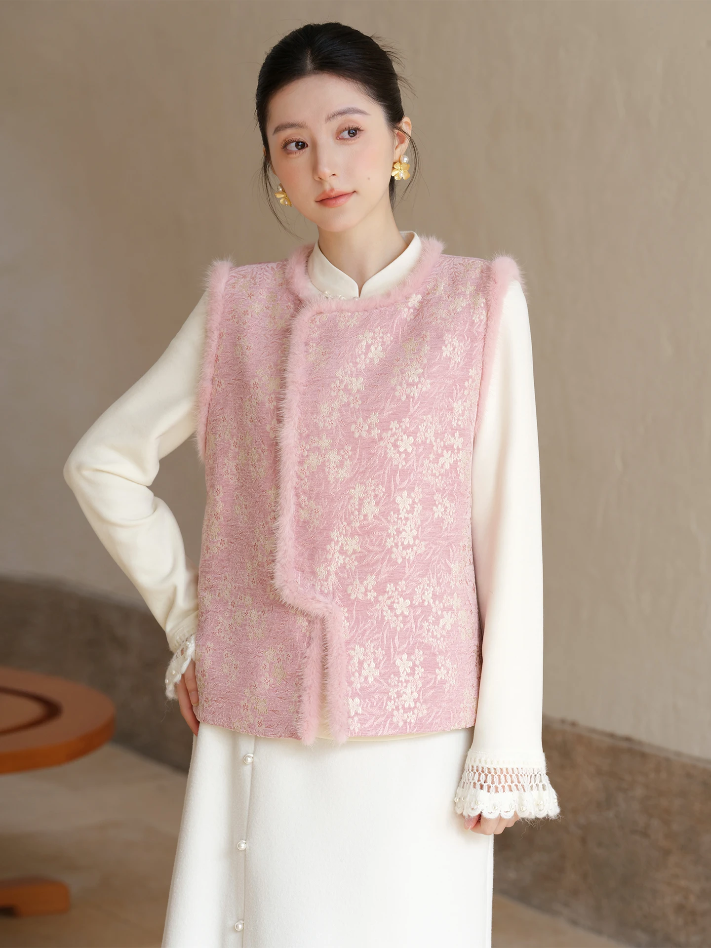 

Новая китайская хлопковая куртка-жилет для женщин, зимняя верхняя одежда, розовая, с вышивкой, на утеплителе, свободного кроя, модная и элегантная