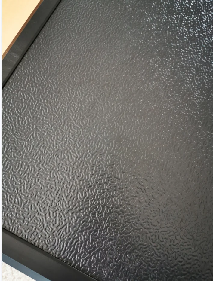 Produttore di vendita calda Professione Copriletto rigido triplo Tonneau Materiale metallico Copriletto per camioncino per Chevrolet Silverado 5ft