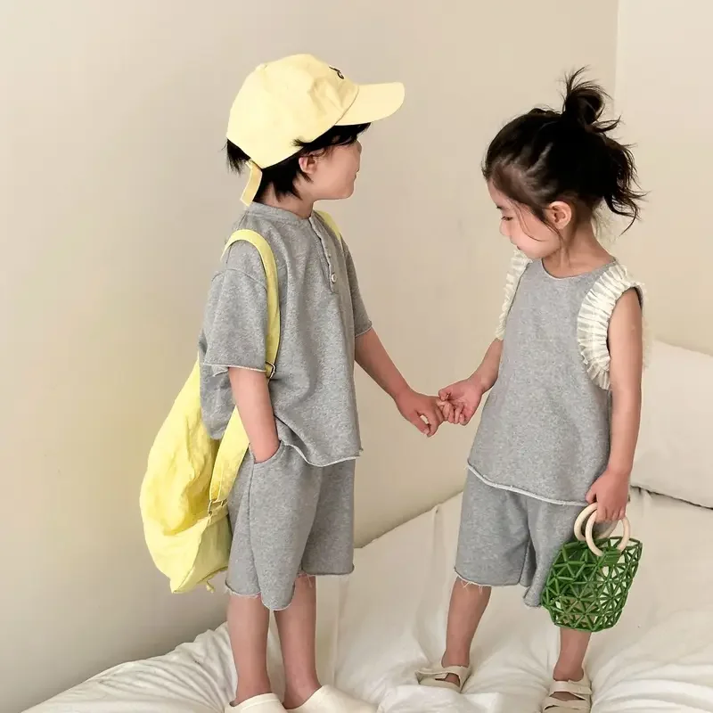 Conjuntos de verano para hermano y hermana, camiseta deportiva holgada lisa de manga corta, pantalones cortos, conjunto de chaleco de encaje de algodón para niña y niño, 2 uds.