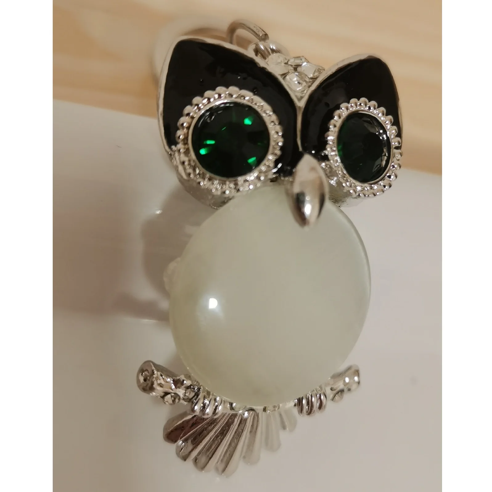 Cute owl-shaped pendant keychain