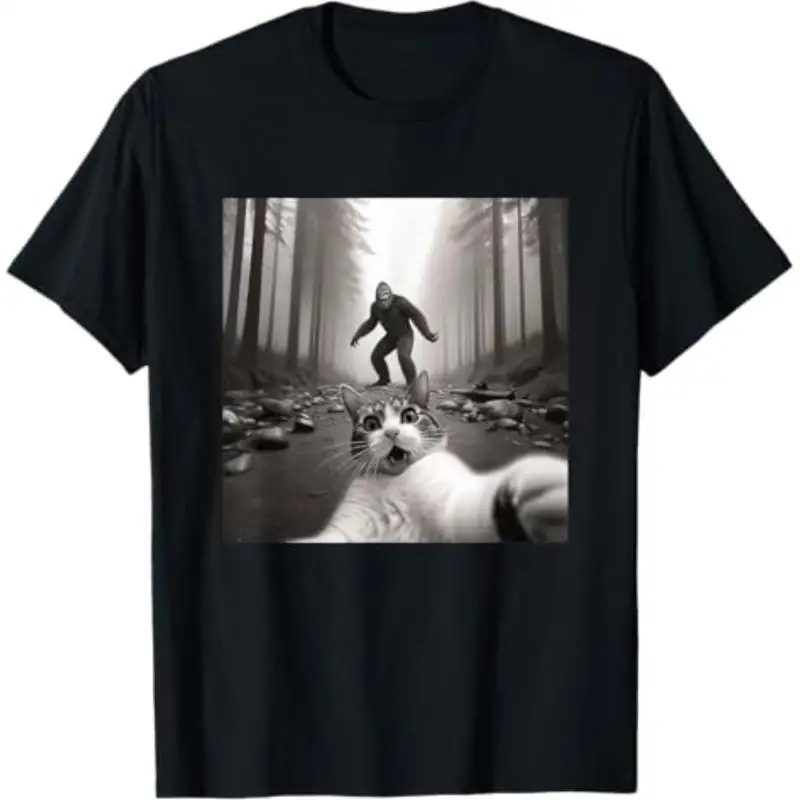 

Funny Surprised Scared Cat Selfie With Sasquatsch Bigfoot T-Shirt