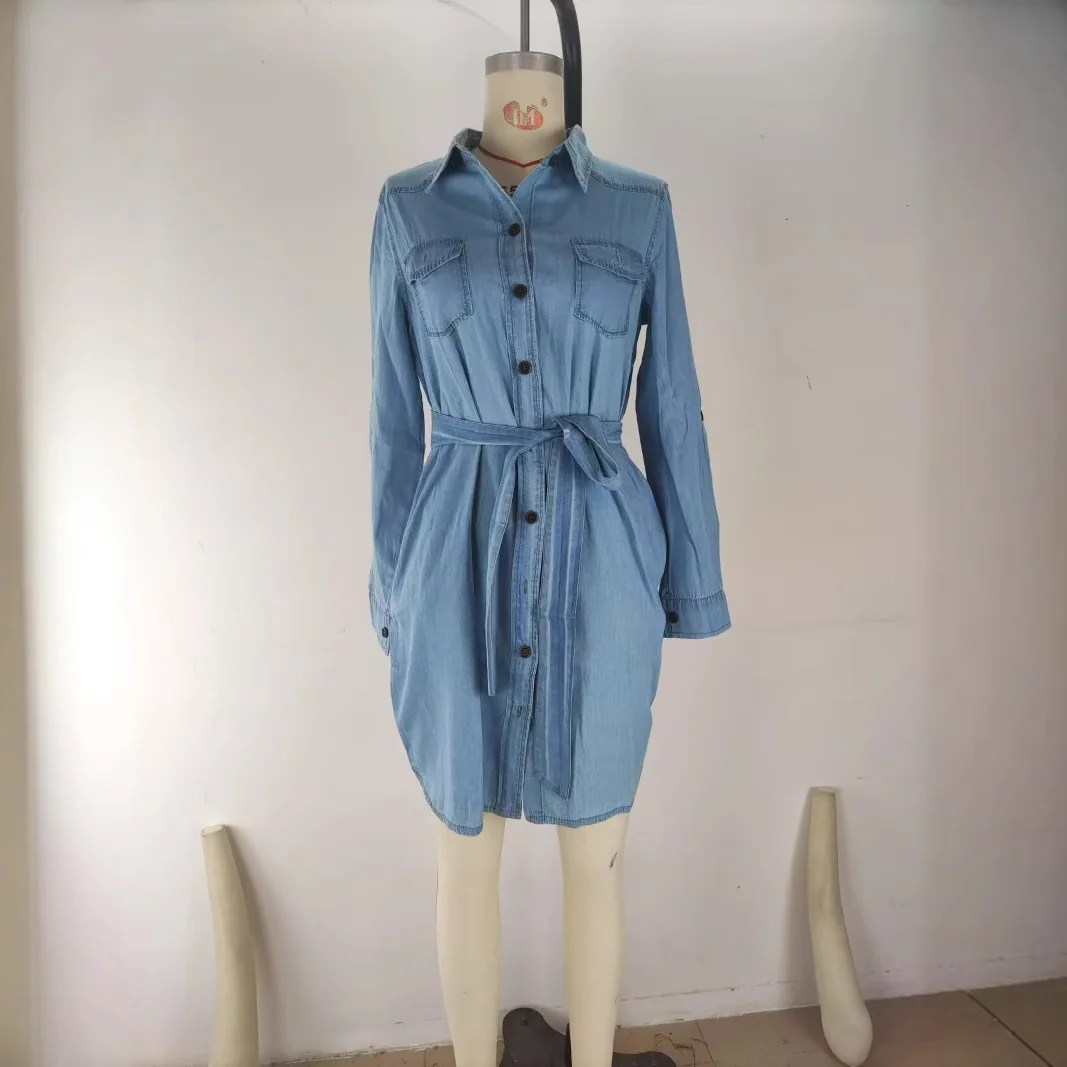 أزياء المرأة عارضة الدنيم اللباس بلون طويل الأكمام زر أسفل طية صدر السترة فستان قصير مع حزام قمصان اللباس