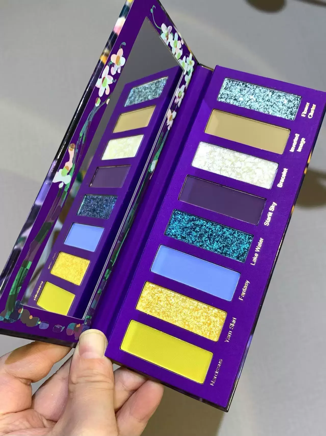 Narimi 10 Color Eyeshadow Palette Matte Chameleon Shimmer Long Lasting Natural Eye Shadow Makeup