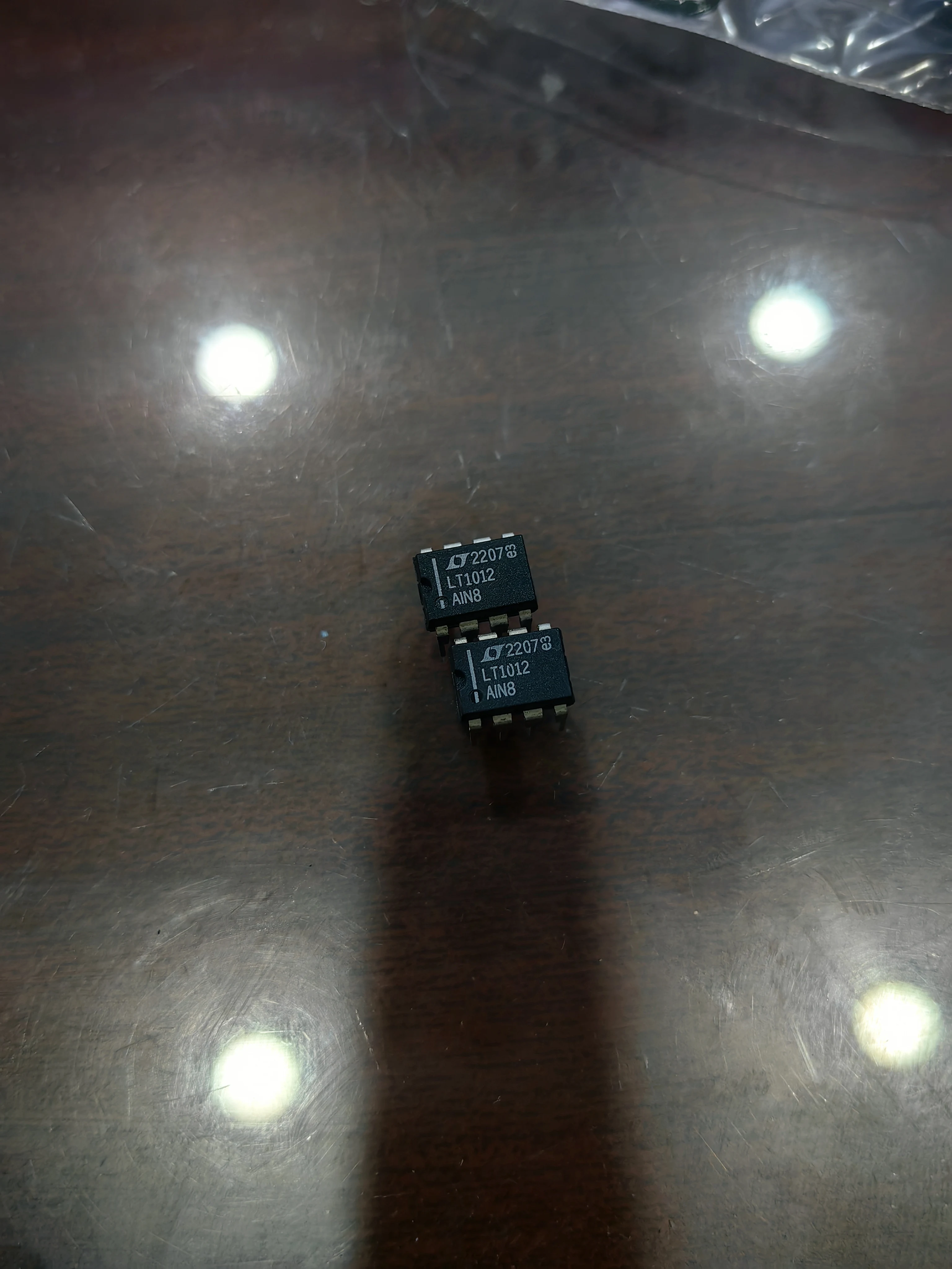 LT1012S8 LT1012CN8 LT1012DN8 LT1012AIS8 LT1012ACS8 LT1012ACN8 LT1012 — входной ток пикоампера, смещение микровольта, малошумящий операционный усилитель