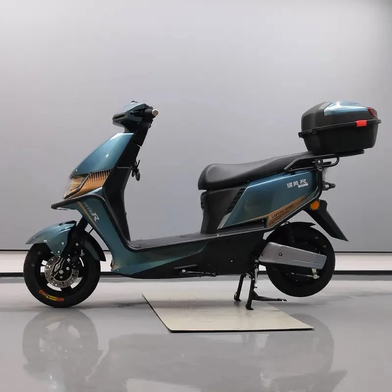 Hochwertiges 72V Elektromotorrad für Erwachsene, geeignet für den täglichen Pendelverkehr und Reisen.
