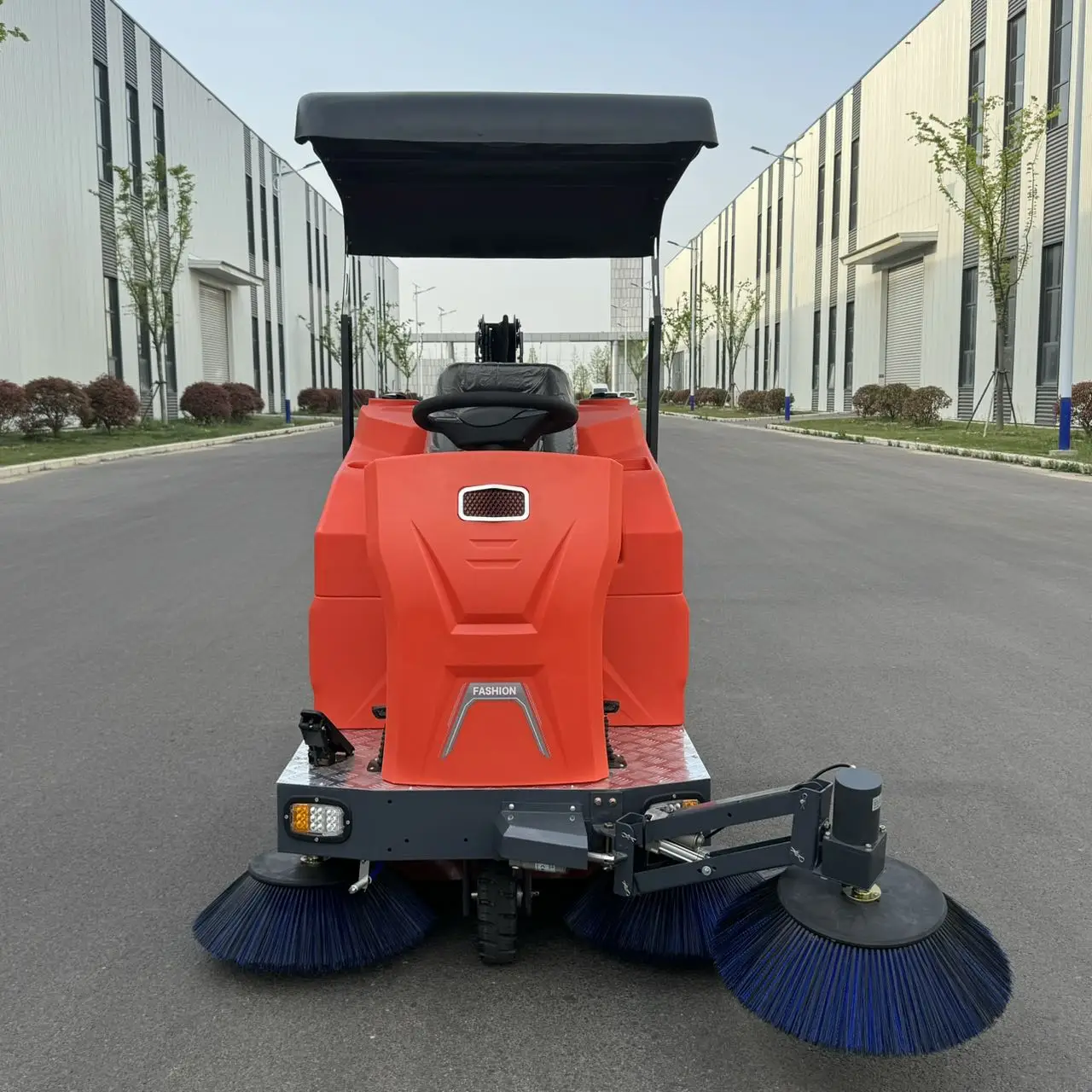 X6 Industrial Ride-On Burnishing Floor Sweeper Machine New Commercial Floor Sweeper 4 Brushes 5 Brushes Hard Floor Cleaner