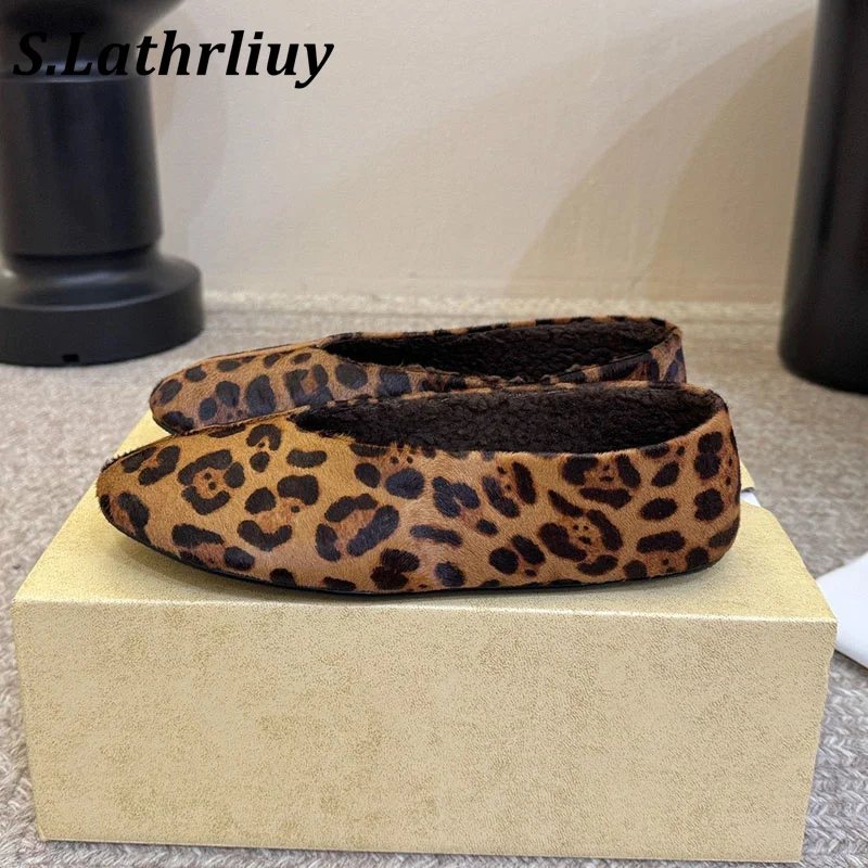2026Lazy loafers with round toe leather surface lightweight comfortable casual single winter short plush lining thick flat shoes